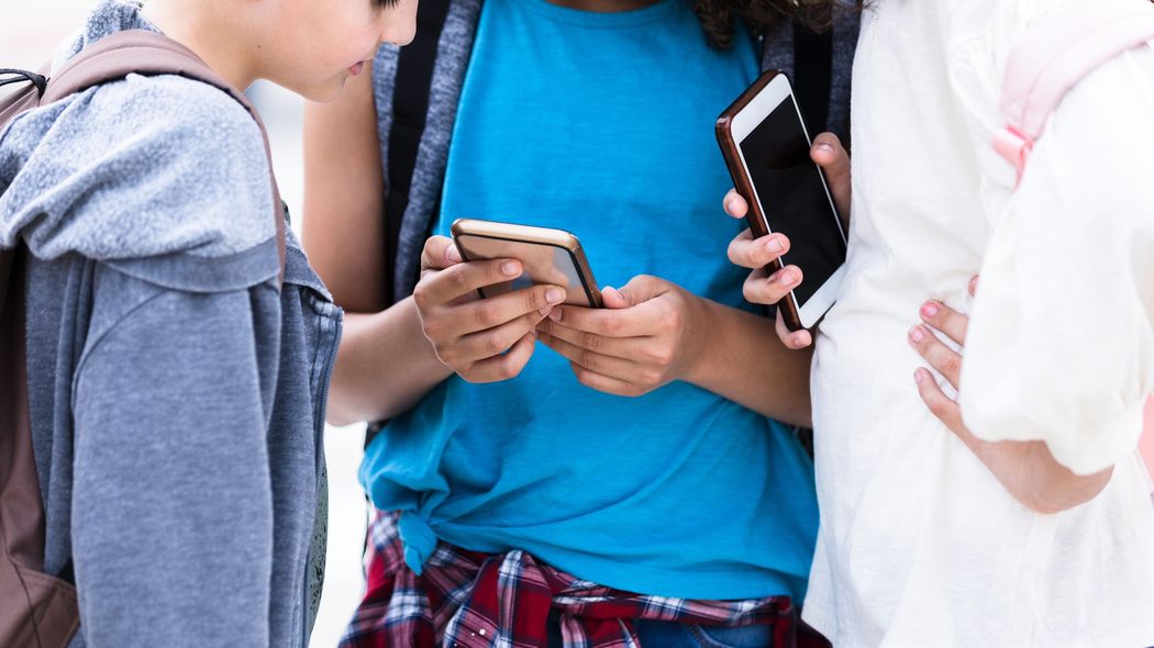 だから世界に後れを取る…日本のこどもの能力を下げる｢スマホ禁止｣というダメルールの致命的な欠陥 ｢使わせない｣より｢正しい使い方｣を覚えさせることが親の役割