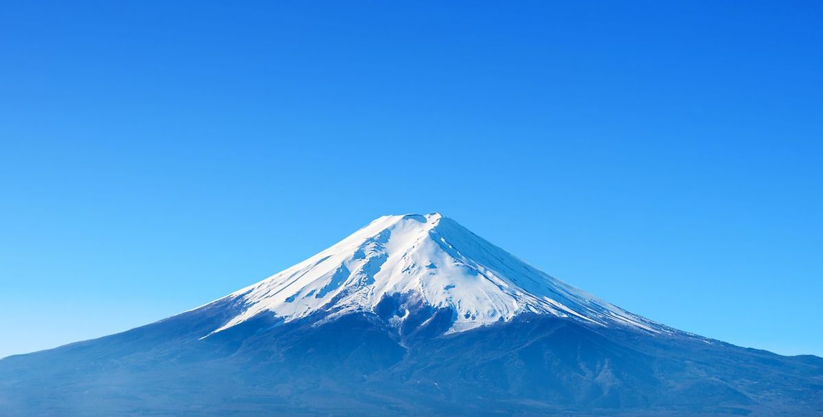 富士山と澄んだ青空