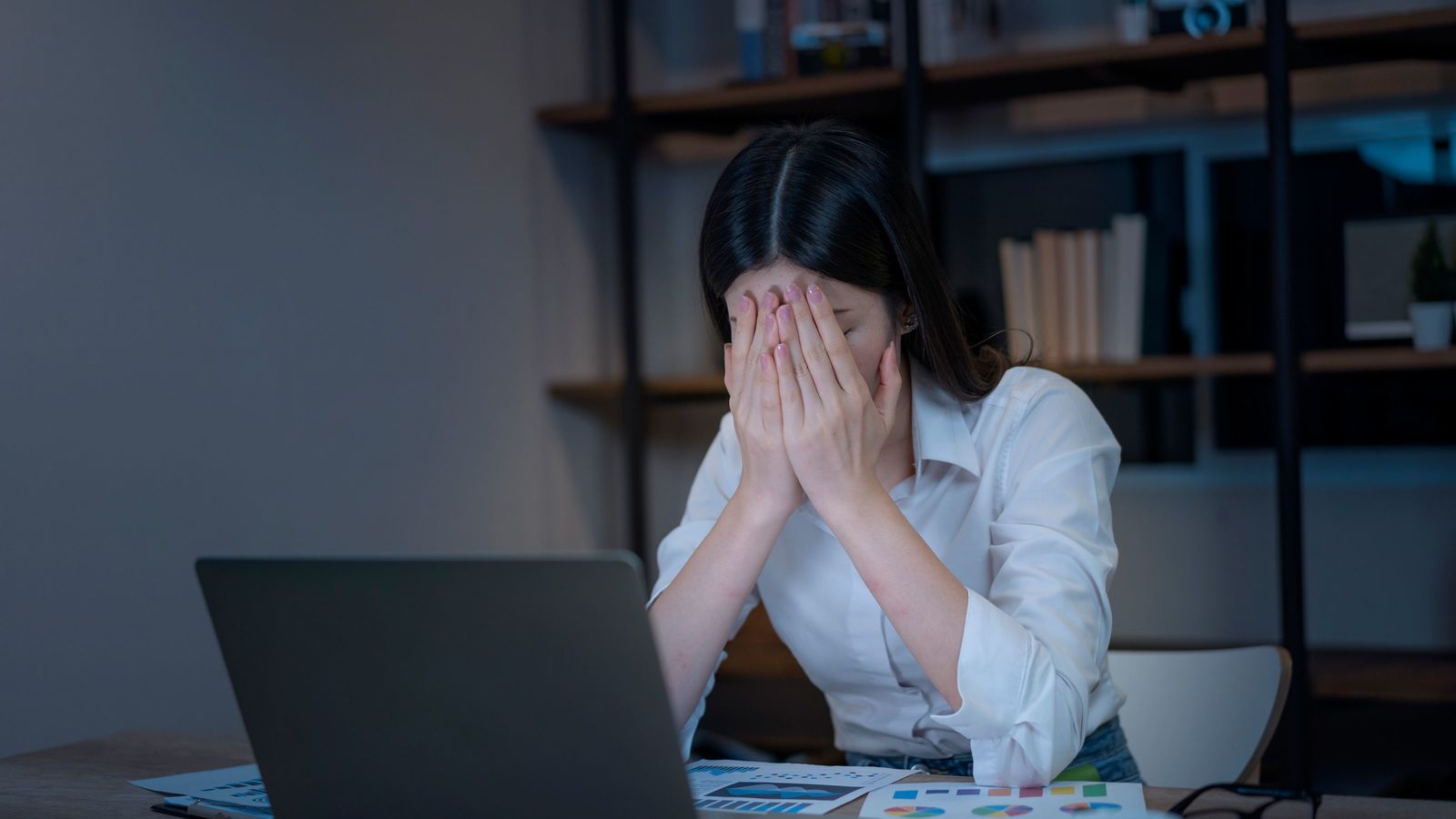 ｢会社は残業するなと言うが…｣在宅勤務の女性たちを追い詰める成果主義という落とし穴 ｢24時間､365日エンドレスで仕事｣