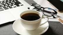 ｢夕方5時のコーヒー｣が夜中まで効いて睡眠の質を下げる…医師｢23時に寝る人の体に残っているカフェイン量｣