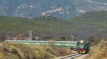 中国の資金は届かず､車両はボロボロのまま…9年待ち続けたパキスタン鉄道が､日米主導の銀行に再び頼る皮肉