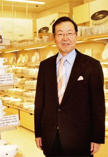 <strong>ニトリ社長 似鳥昭雄</strong>●1944年、サハリン生まれ。北海学園大学経済学部卒業後、67年「似鳥家具店」を創業。85年社名を「ニトリ」に変更。2002年東証一部に上場。09年2月期の連結経常利益は22期連続で過去最高になる見通し。