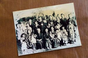 桧山さんは10人兄弟の8番目。前列右から2番目が桧山さん。(写真提供=本人)