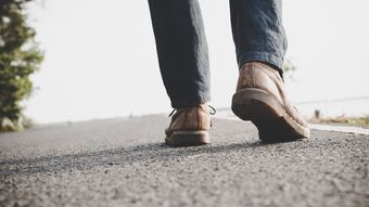 全身のヨボヨボ化は50歳で｢歩幅｣に表れる…プロは一瞬で見抜く"年齢より老けた人"に共通する歩き方の癖