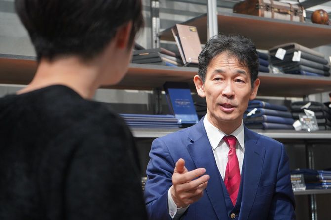 インタビューに応じる佐田さん