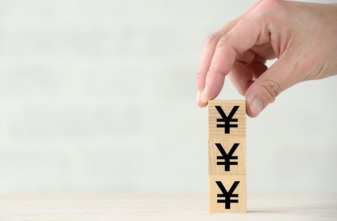 リスクブロックを取り除く人間の手