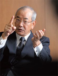 <strong>廣瀨博</strong>●ひろせ・ひろし<br>1944年、岡山県生まれ。67年神戸大学経営学部経営学科卒業、住友化学工業(現・住友化学)入社。94年総務部長、2001年取締役、03年執行役員、04年常務執行役員、06年取締役常務執行役員、07年取締役専務執行役員、08年副社長。09年4月より現職。