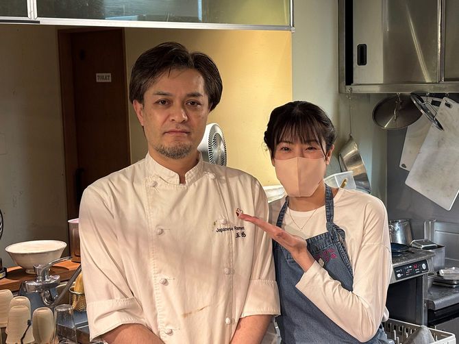 「Japanese Ramen 五感」の店主・奥地守さんと妻の麻衣子さん