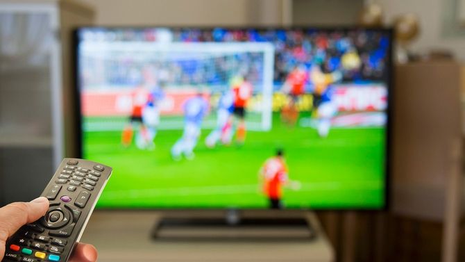 サッカーの試合が映っているテレビ