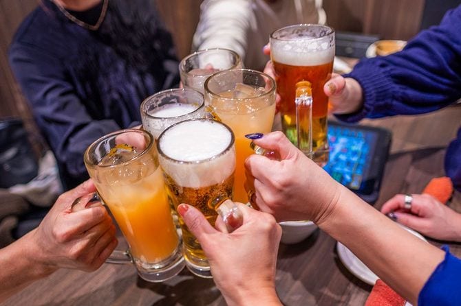ビールやカクテルなどの飲み物