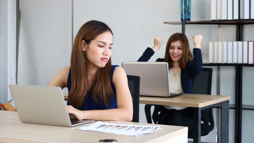 同僚が褒められるとモヤモヤしてしまう人のための｢嫉妬｣が消える新習慣 幼少期に植え付けられた心のくせ