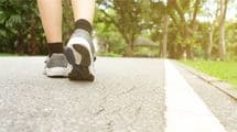 ｢1日1万歩｣は歩かなくていい…通勤中にできる､ウォーキングに"ちょい足し"するとヨボヨボ化を防げる動作
