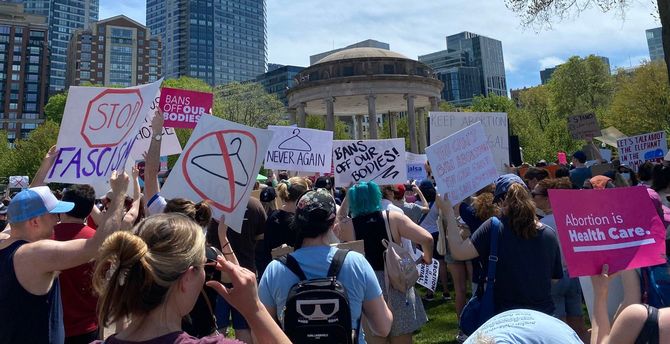 2022年5月にボストンコモンで開催された抗議集会