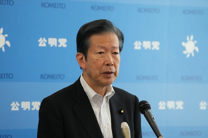 記者会見する公明党の山口代表=2024年7月24日午前、国会