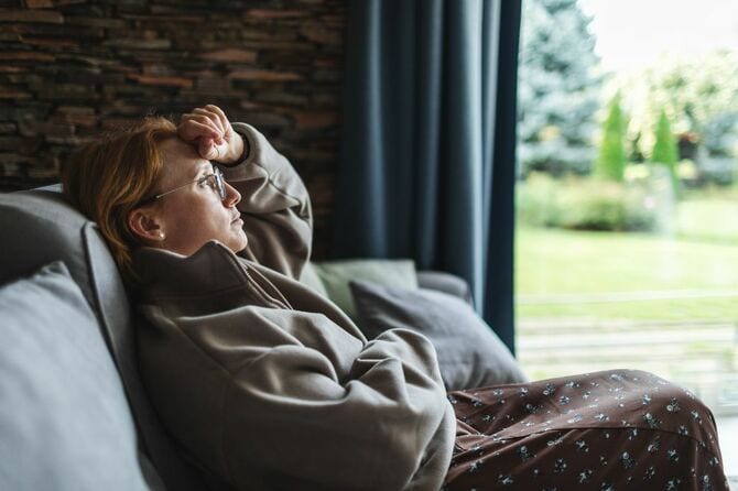 意気消沈する女性