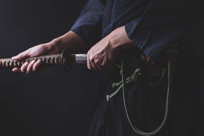 刀を持つイメージ