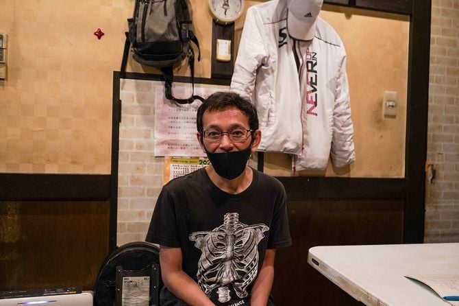 インタビューに答えた男性