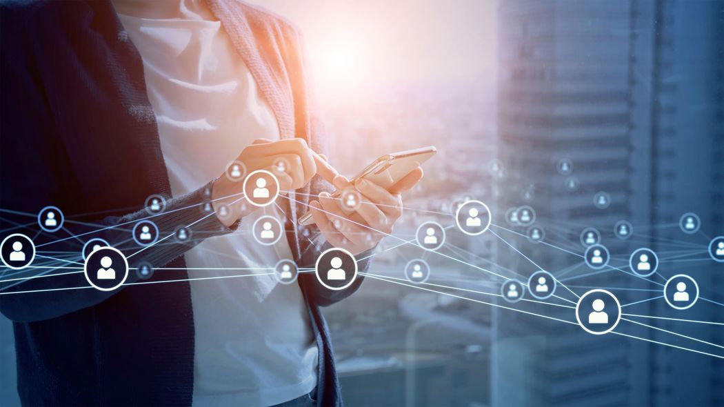 なぜSNSに熱心な人を｢不幸そう｣と感じるのか…｢マズローの欲求5段階説｣が教える人生で大切なこと マズローが考えた｢自己実現的人間｣の意味