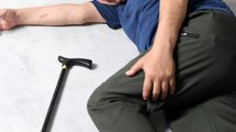 ｢転んで亡くなる人｣は交通事故の3倍…医師が警告｢高齢者が最も転倒しやすい｣道路でも病院でもない場所
