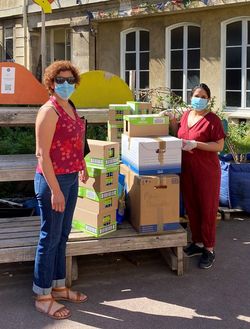 ロックダウン下では通常よりも生理用品を必要とする人々が増えた。Règles Élémentairesは、何度も使える月経カップや洗える生理ナプキンの使用方法を教えるアトリエも開いている　© Règles Élémentaires