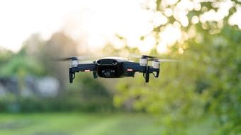 100億円戦闘機を叩き潰す10万円ドローンとは