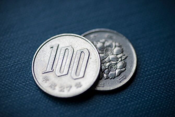 日本の100円硬貨