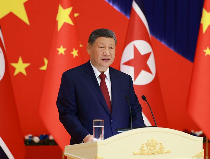 中国の習近平共産党中央委員会総書記・国家主席と彭麗媛夫人は2026年6月8日夜、朝鮮・平壌の「木蘭館」で開かれた金正恩労働党総書記・国務委員長主催の歓迎宴に出席した。写真は歓迎宴であいさつする習近平氏〔新華社=中国通信〕