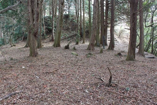三の丸・二の丸間の切岸