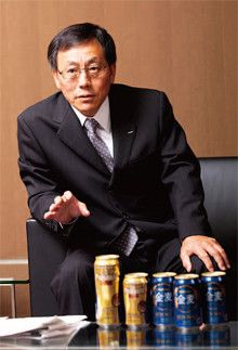 <strong>相場康則 サントリー酒類社長</strong>●1949年5月24日生まれ。慶應義塾大学商学部卒。74年4月サントリー入社。87年3月洋酒事業部課長。94年3月ビール事業部営業部長。2000年3月ビール事業部長。04年9月首都圏営業本部長。07年3月常務。08年3月ビール事業部プレミアム戦略部長。09年4月サントリーHD常務、サントリー酒類社長。就任以来、ハイボールの販売も絶好調。