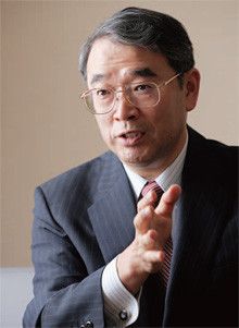 <strong>NEC社長 遠藤信博</strong>●1953年11月8日、神奈川県生まれ。81年、東工大院博士課程修了（工学博士）、NEC（日本電気）入社。2003年、モバイルワイヤレス事業部長。10年、現職。