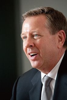 <strong>ダッソー・システムズ上級副社長 ジェフ・レイ</strong>●Texas A&M大学を卒業後、IBMで17年間マネジメント業務を経験。その後、DS SolidWorksのCEOを務めた経験もある。2011年1月から現職。ダッソー・システムズは仏国ダッソー社の子会社で、PLM分野の世界シェアは4割弱と言われている。