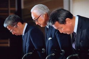 今後、日本郵政が復活するためには、株式売却と、海外戦略だ。