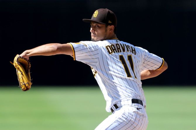 2022年7月9日、ジャイアンツ戦に先発登板し、力投するパドレスのダルビッシュ（アメリカ・サンディエゴ）