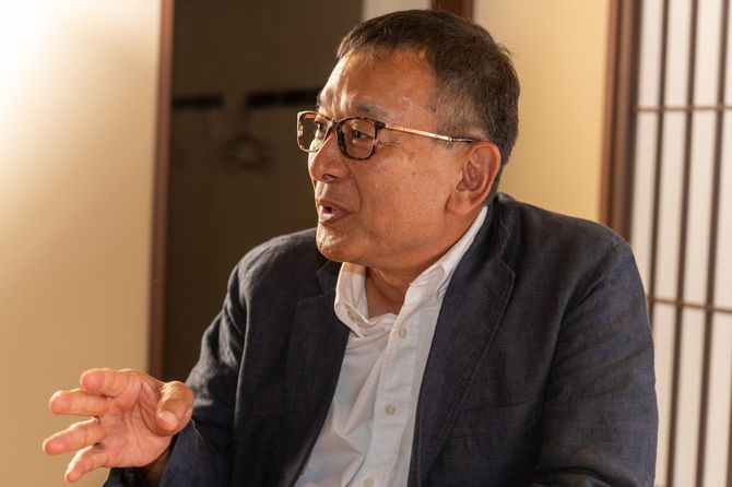 村井さんは毎週1回朝礼を開き、年間を通じて34節34枚の色紙を書いた