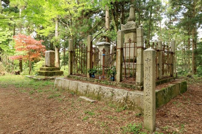 中川清秀の墓