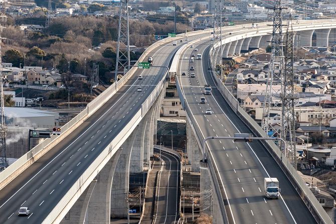 静岡県富士市の新東名高速道路