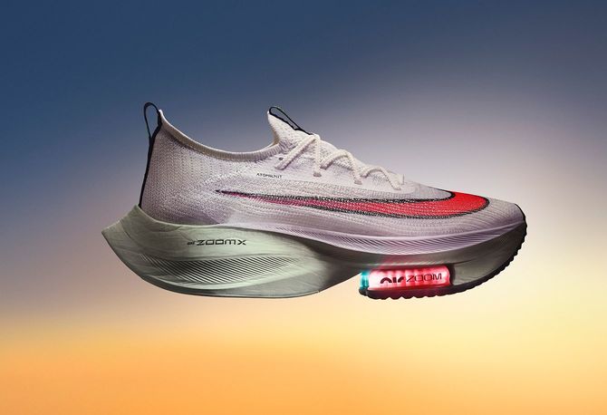 ナイキの厚底シューズ