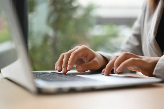 PCを操作する手