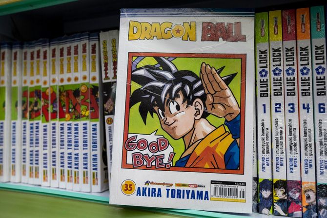 リベルダージの日系書店に並べられたポルトガル語版ドラゴンボール