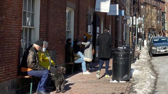 ボストン市チャールズストリート。1年前には考えられない光景だが、アメリカ人のマスクも根付いてきた