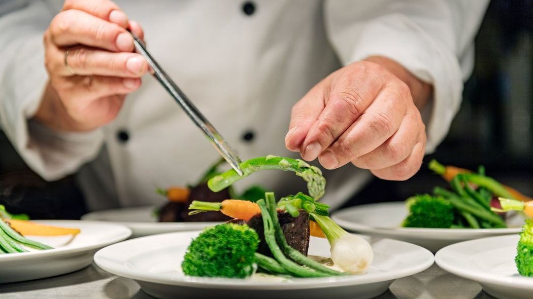 ｢見て覚えろ｣でやってきたシェフが障害者をプロの給仕係に育てるまで 一番しんどい人に給料をあげたい