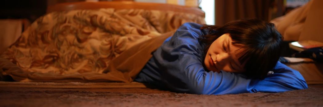 ｢発見された時は下半身の皮膚がタダレて…｣65歳以上はこたつでうっかり寝てはいけない"おそろしい理由"