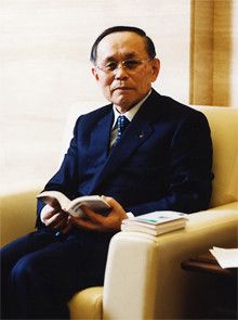 <strong>日本生命 宇野郁夫会長</strong>●1935年生まれ。59年東京大学卒業後、日本生命保険相互会社入社。人事部長、取締役人事部長、常務取締役国際金融本部長、常務取締役首都圏営業総局長などを経て、94年、同社代表取締役副社長就任。97年代表取締役社長。2005年より現職。