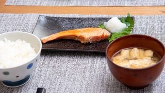 ｢朝食は何を?｣｢ふかふかのごはんと焼き鮭を…｣ニコニコとそう答えた父が認知症と判定されたワケ【2023上半期BEST5】