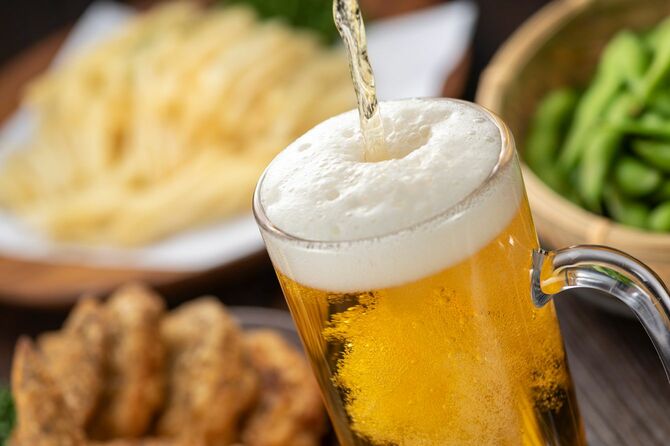 ビールと日本の居酒屋料理