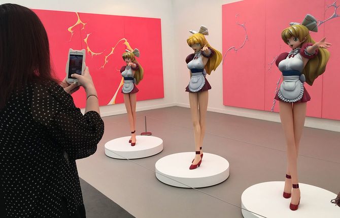 2018年5月、米ニューヨークで開かれたアートフェア「フリーズ」で、大手画廊ガゴシアンのブースに展示された村上隆の作品。