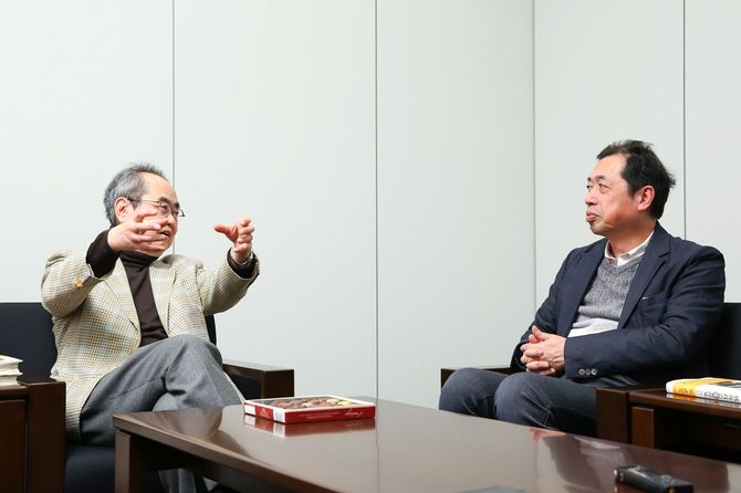 対談する2人