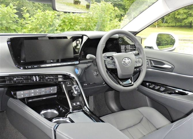 「新型MIRAI」の車内