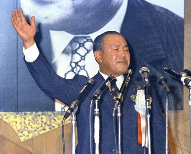 あいさつする田中角栄氏＝1972（昭和47）年6月29日、ホテル・ニューオータニ