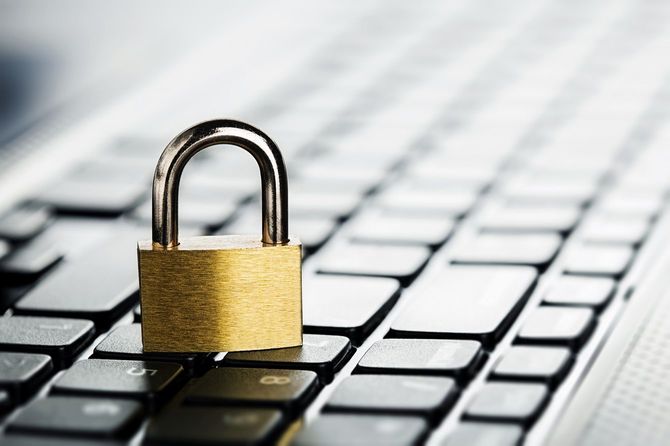 キーボードと南京錠